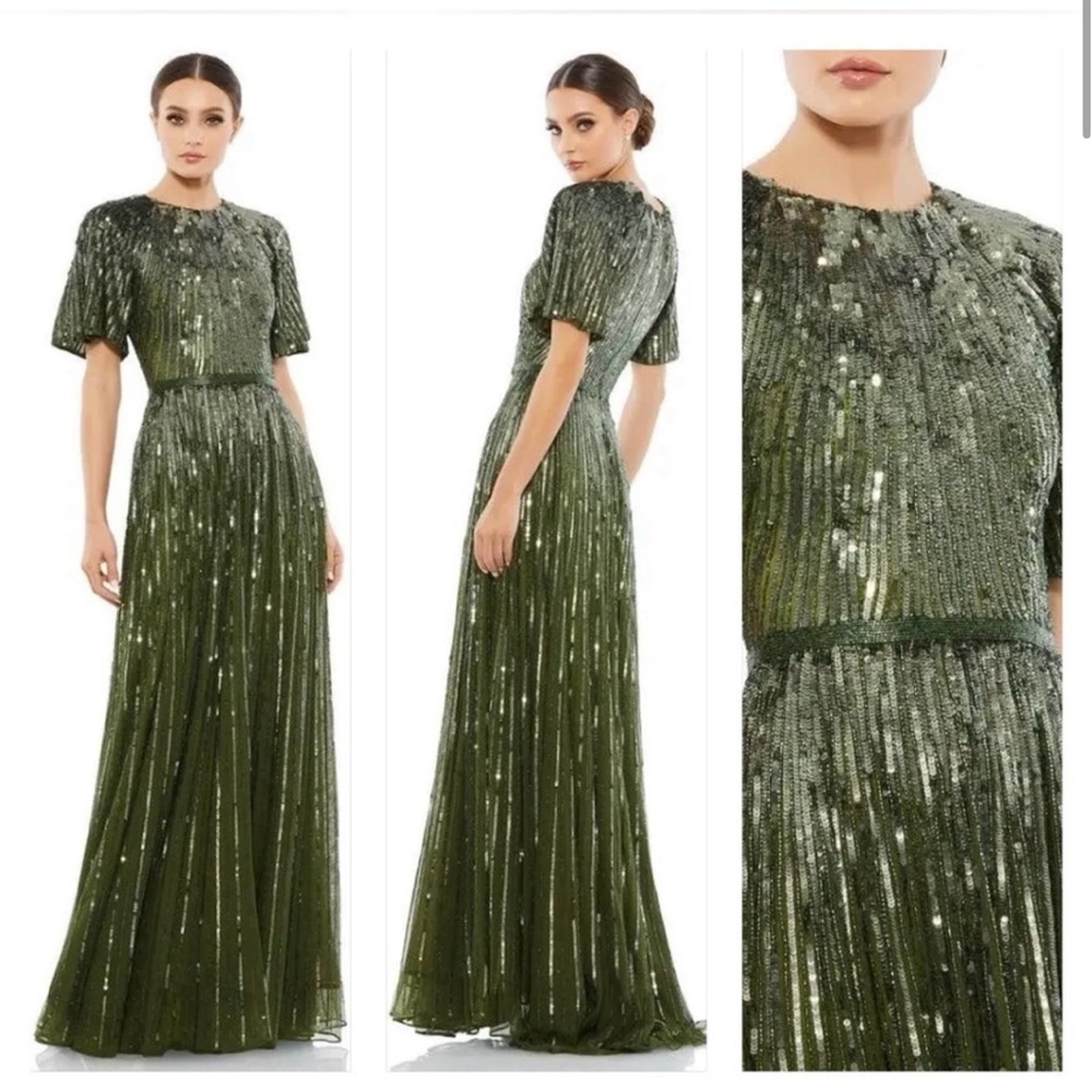 Mac Duggal 4913 NWOT Sequined High Round Neckline Stunning Dress